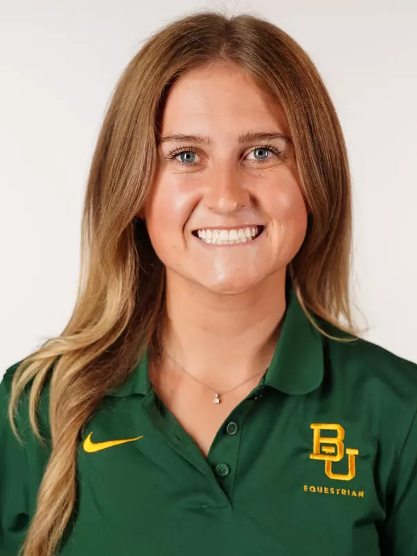 Bella Smith Headshot 2022