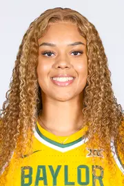 Lety Vasconcelos Head Shot