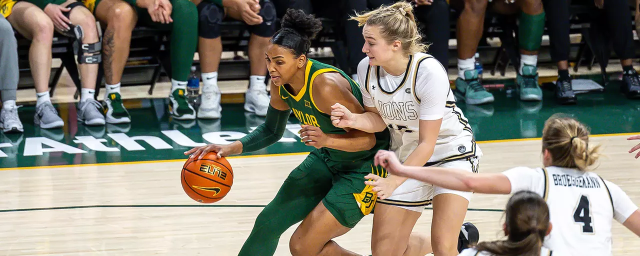 Bella Fontleroy dribbles the ball against a Lindenwood opponent