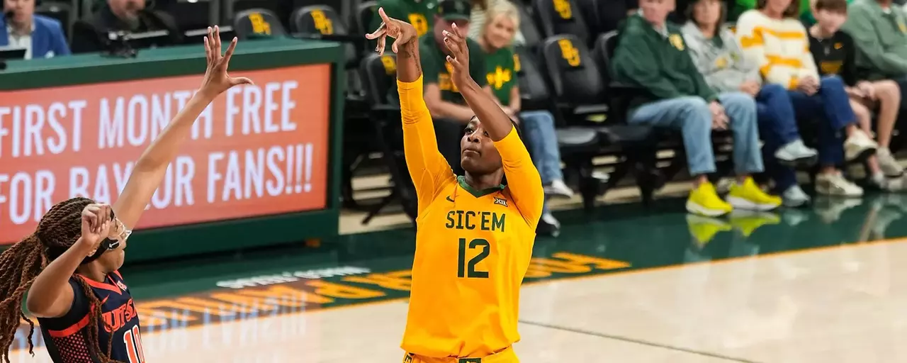 Kyla Abraham goes up for a shot vs. UTSA