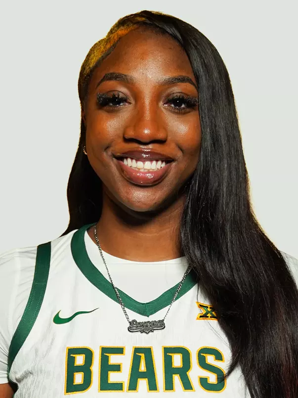 Lorena Awou Headshot