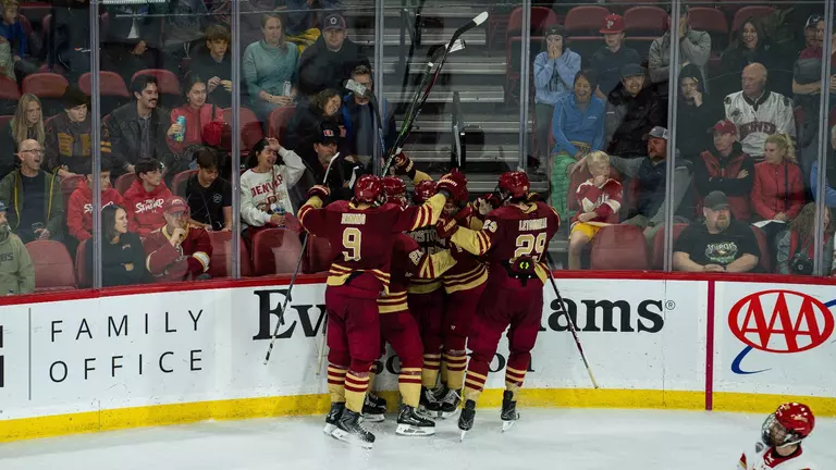 Men's Hockey Celebrates Last Second Equalizer Against Denver