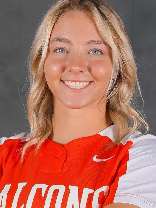 Hannah Hunt - Softball headshot - Oct 2022