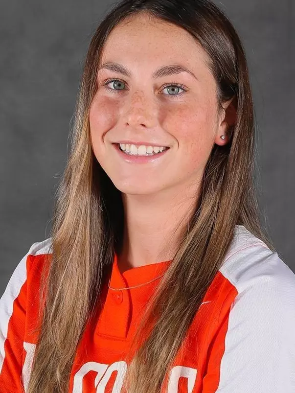 Wynnie Reid - Softball headshot - Oct 2022