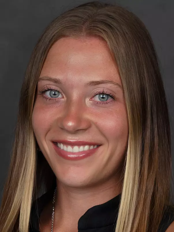Hannah Neuman Headshot
