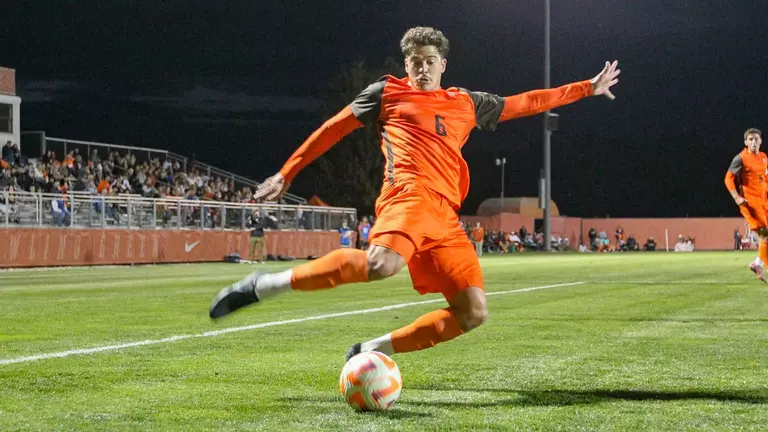 Falcons Face Drake Saturday Night in Des Moines