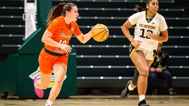 Anteaters Top Falcons, 75-50