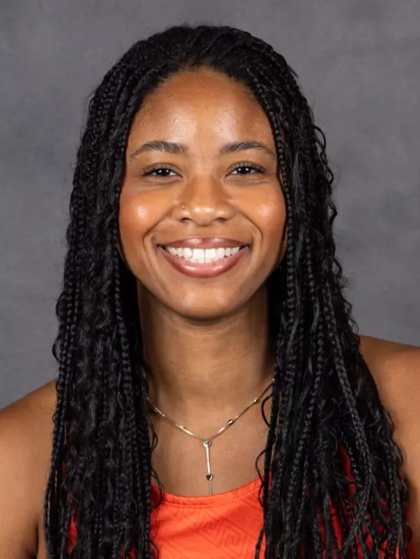 Alexsia Davis Headshot 2025-26