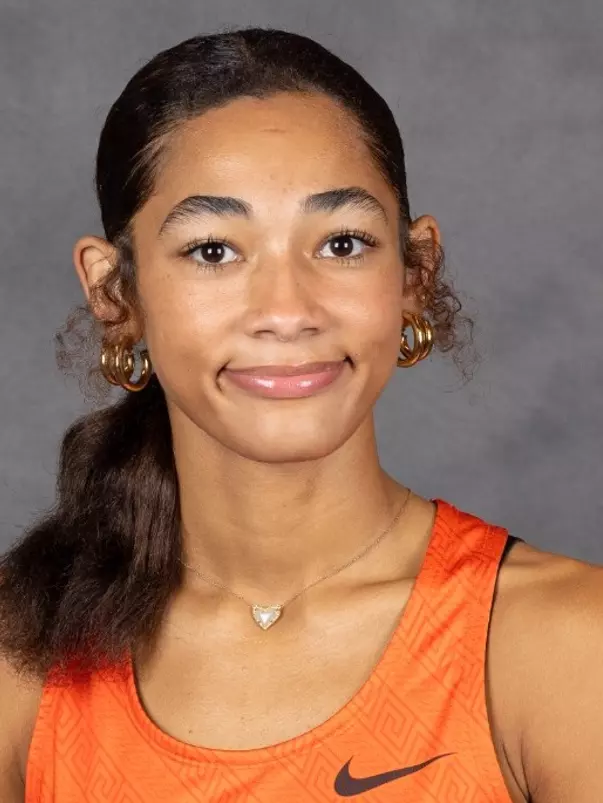 Delaney Jones Headshot 2025-2026