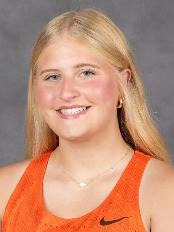 Lily Tomasheki Headshot 2025-2026