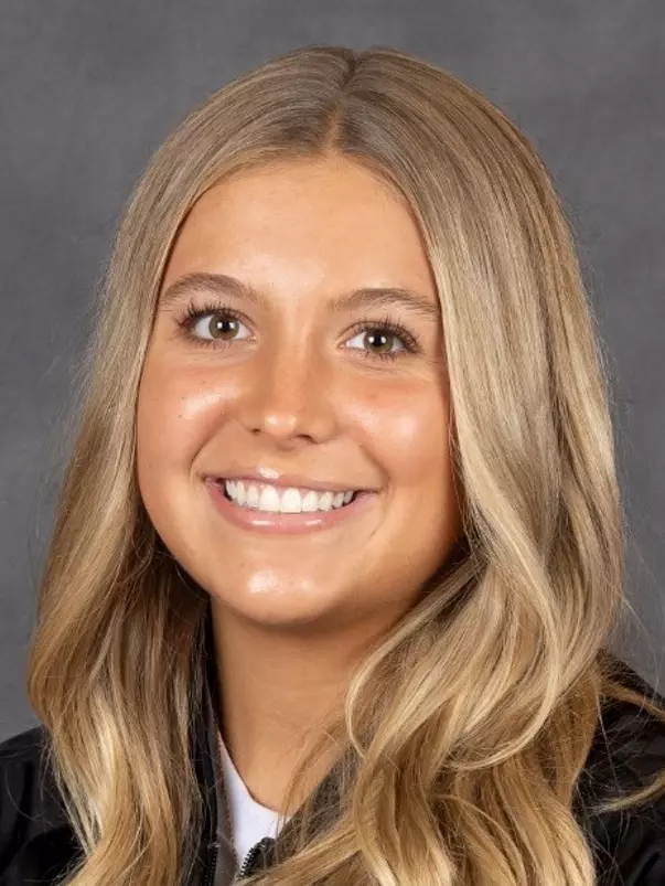 Hanna Ehrman Head Shot 2025-26