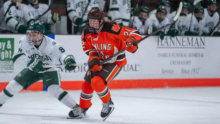 Falcons Welcome No. 15 St. Thomas to Slater Family Ice Arena this Weekend