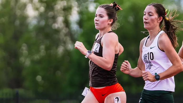 Rachael Hoover Sets 800m Record in Raleigh