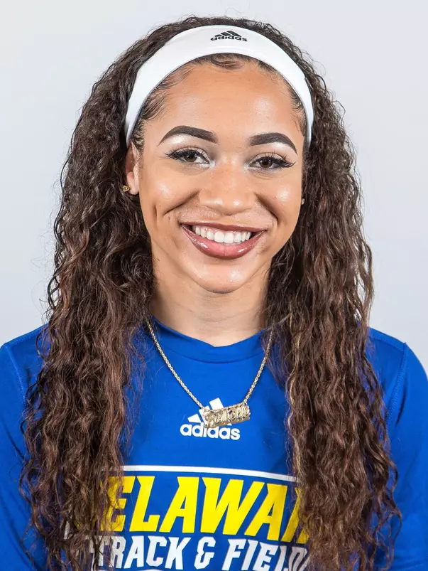 Roshelle Leaks headshot