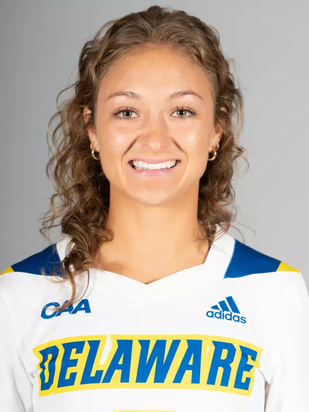 Mae Dickens Headshot