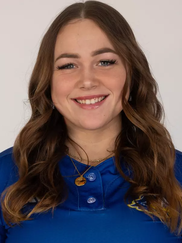 Claire Woods Headshot