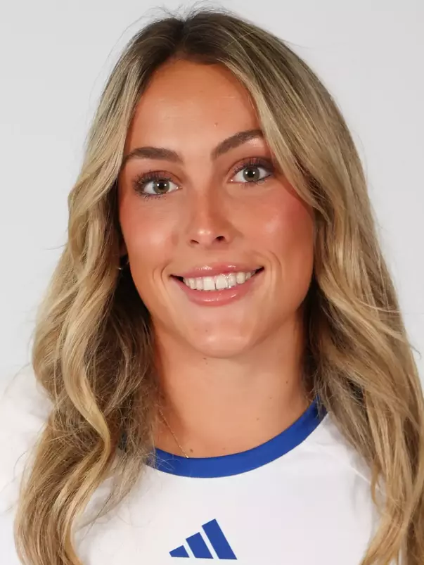 Ava Agresti Headshot