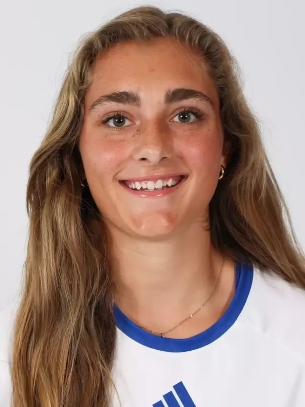 Maggie Holloway Headshot