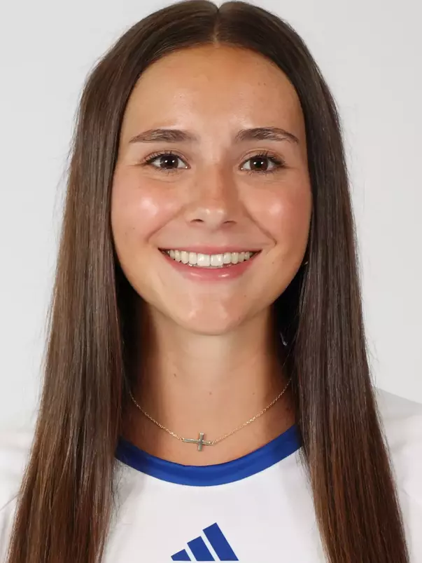 Maggie Groh Headshot