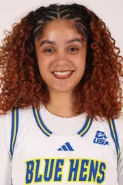 Elle Stone Headshot