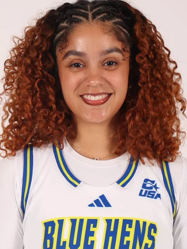 Elle Stone Headshot