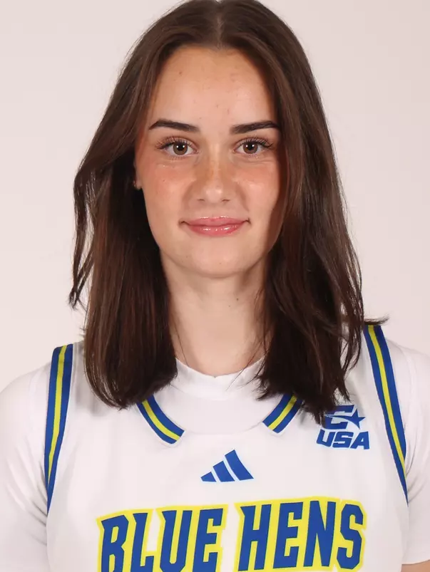 Ema Rychtecka Headshot