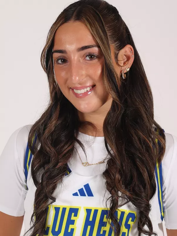 Daniella Matus Headshot