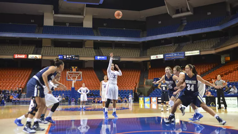 Boise State Wins Opener 75-60 Over Montana State