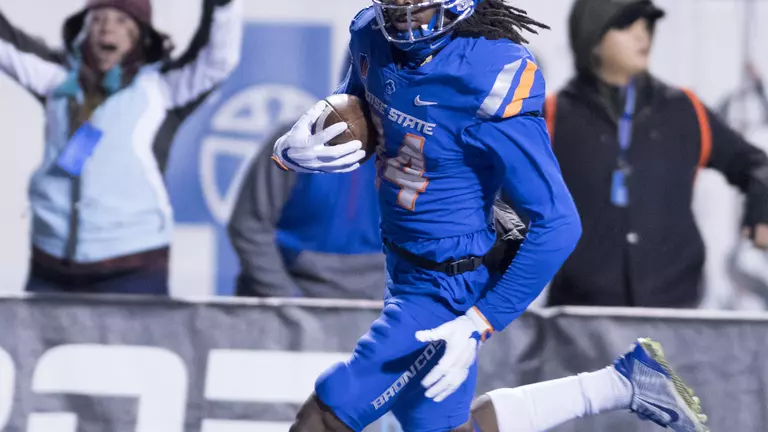 Broncos, 'Dogs Battle For The Milk Can