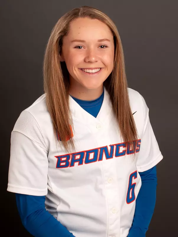 2019 Headshot of Ashlyn Adams