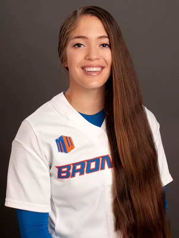 2019 Headshot of Tori Bivens