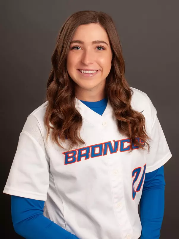 2019 Headshot of Serena Huchingson