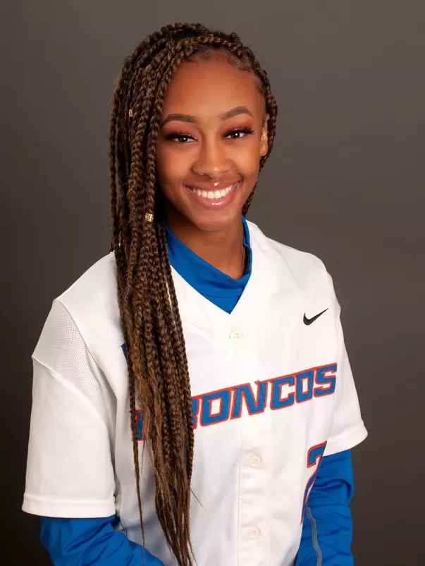 2019 Headshot of India Kelly