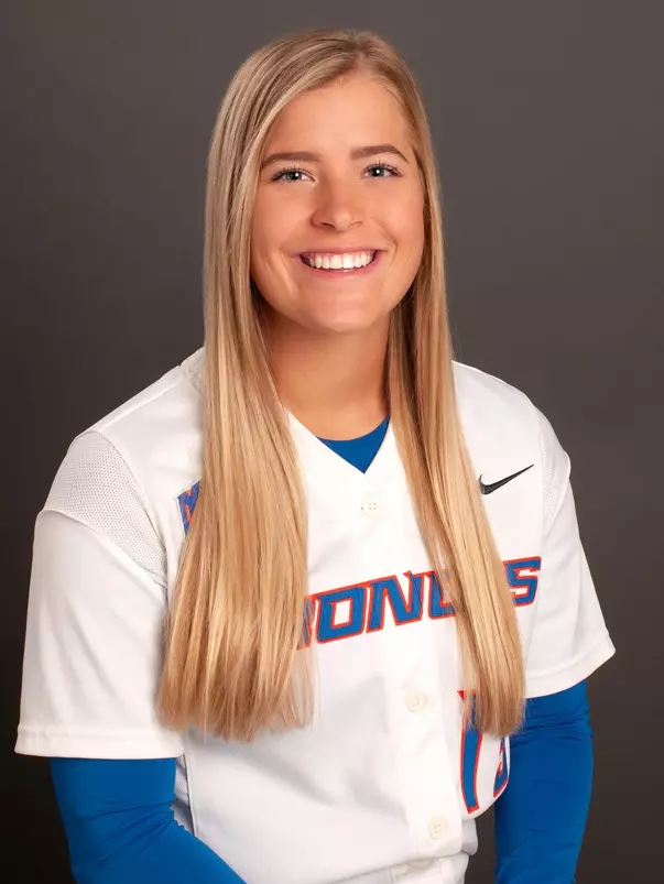 2019 Headshot of Elaina Mayer