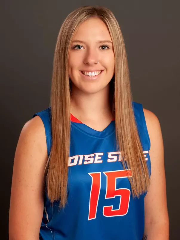 2018-19 Headshot of Tess Amundsen