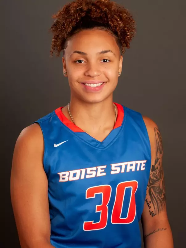 2018-19 Headshot of Jade Loville