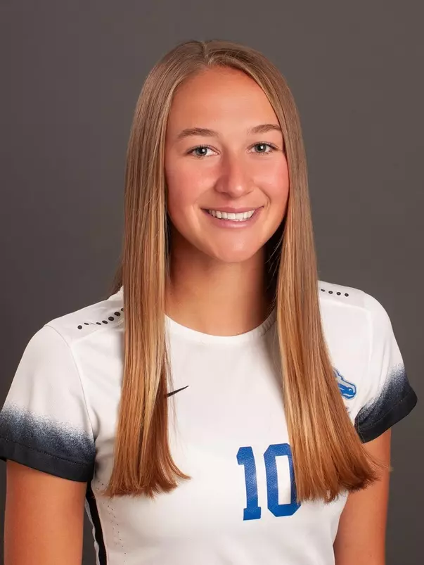 2018 Headshot of Eva Herrera