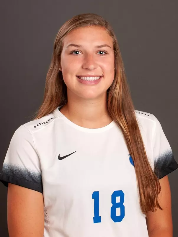 2018 Headshot of Julia Lewis