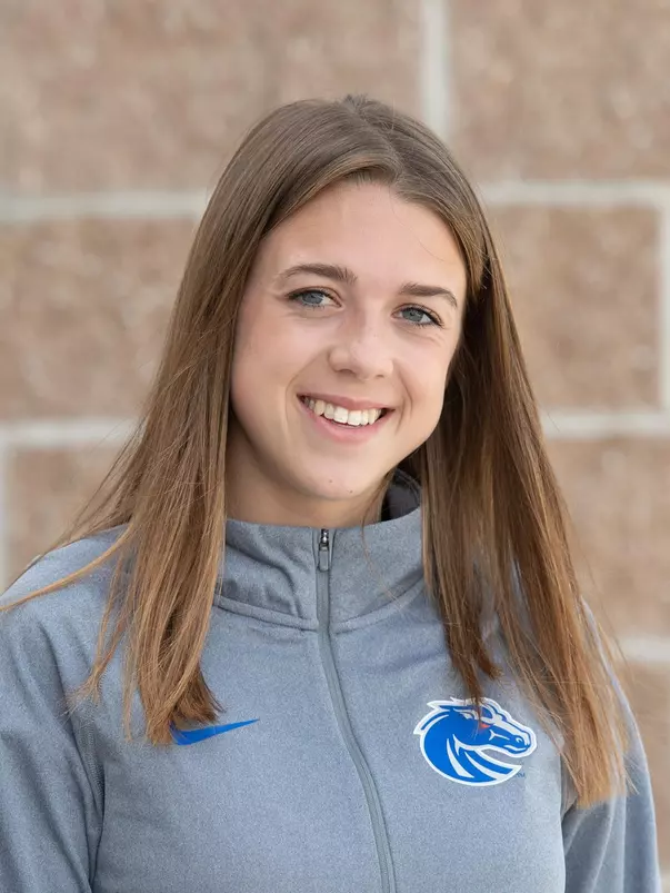 2019-20 Headshot of Isabeau Lanearts