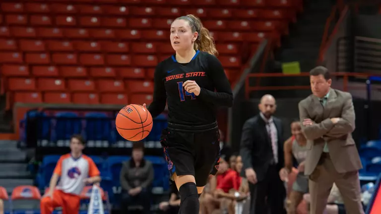 Hodgins Lifts Broncos Past Rams