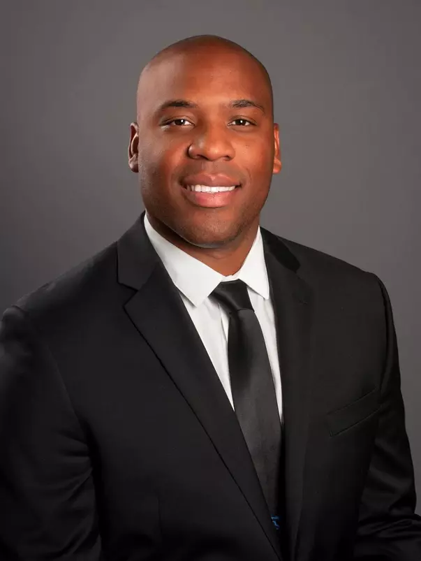 2018-19 Headshot of Chris Acker