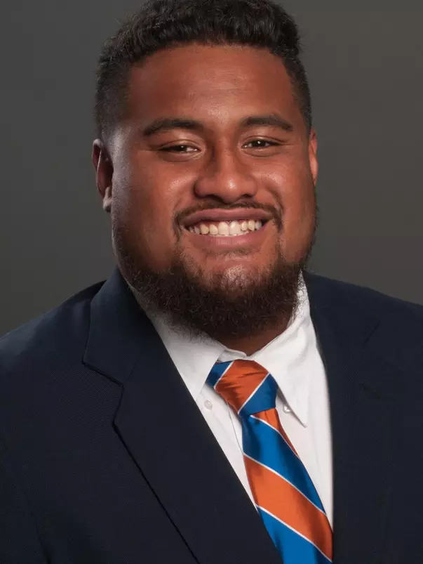 2019 Headshot of Emmanuel Fesili