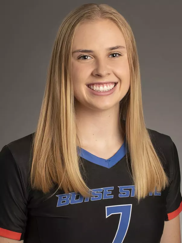 2019 Headshot of Elena Howe