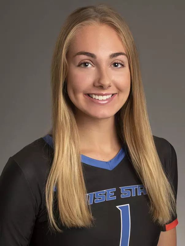 2019 Headshot of Lauren Ohlinger