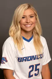 2019 Headshot of McKenna Kynett