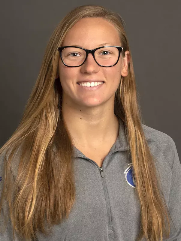 Kaitlyn McCoy portrait, Swim & Dive, Athletics, Photo by Priscilla Grover