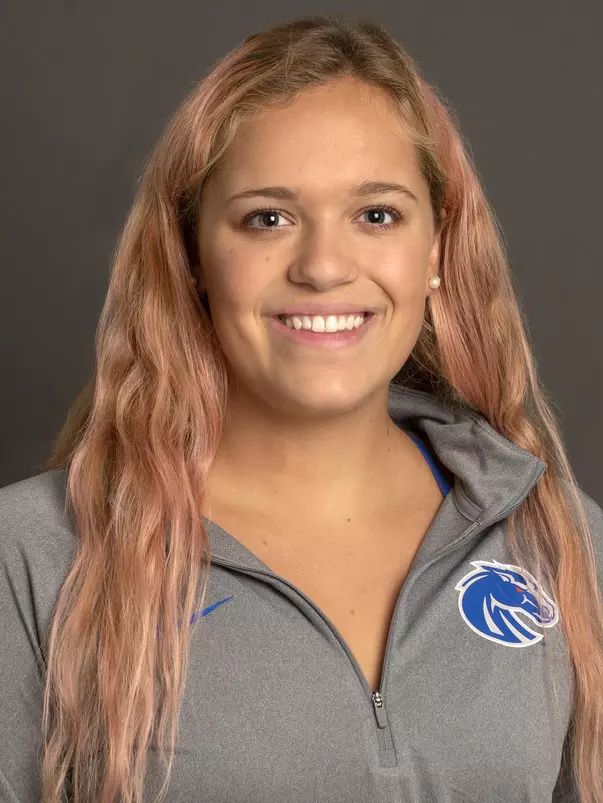 Robin Pinger portrait, Swim & Dive, Athletics, Photo by Priscilla Grover