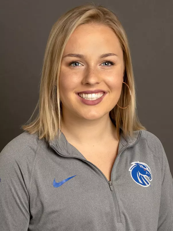 Lauren Yon portrait, Swim & Dive, Athletics, Photo by Priscilla Grover