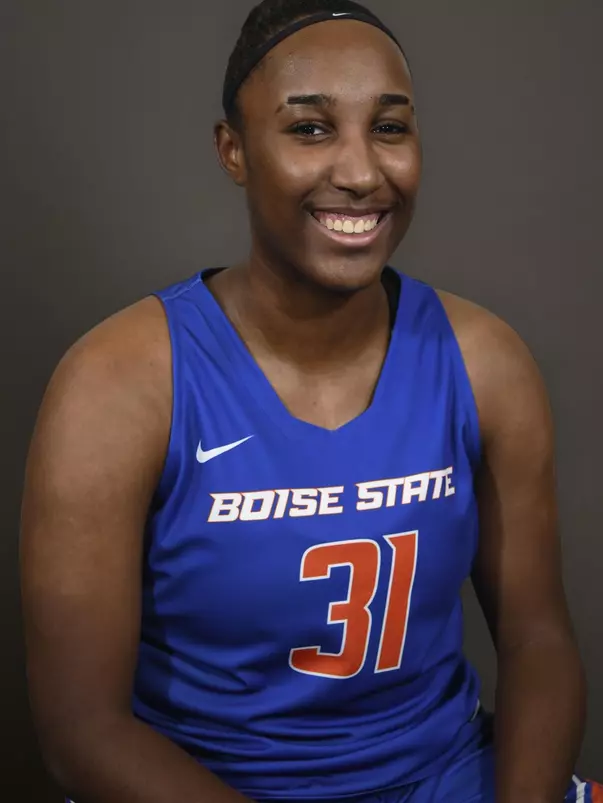 2020-21 Headshot of Elodie Lalotte