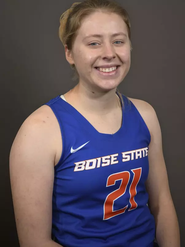 2020-21 Headshot of Martina Machalova